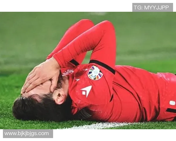 街头花式足球球星炫技瞬间展现极致创意与非凡技巧