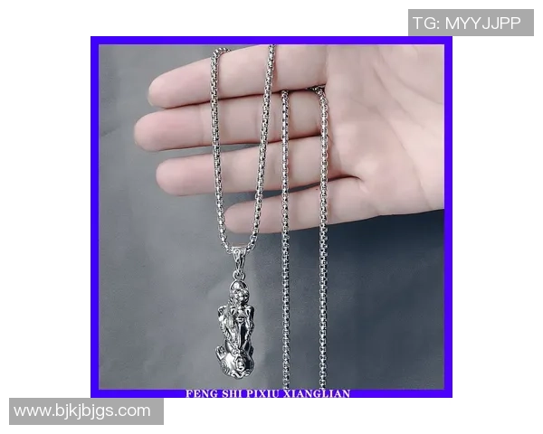 足球男友款项链时尚潮流引领，为爱加分的独特设计首选